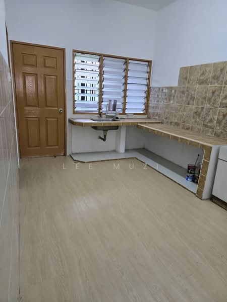 2.5-storey Terraced House for Sale in Bandar Seri Botani (Simpang Pulai) - Lee Muzi - Kitchen - PropertyGuru.com.my