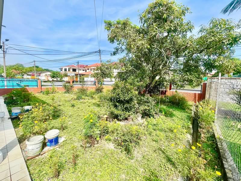 Bungalow for Sale in Seremban (Negeri Sembilan) - Hassan Basri Suhaimi - Garden - PropertyGuru.com.my