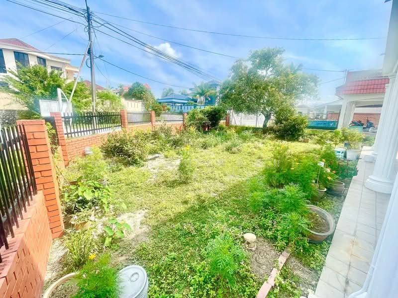Bungalow for Sale in Seremban (Negeri Sembilan) - Hassan Basri Suhaimi - Garden - PropertyGuru.com.my