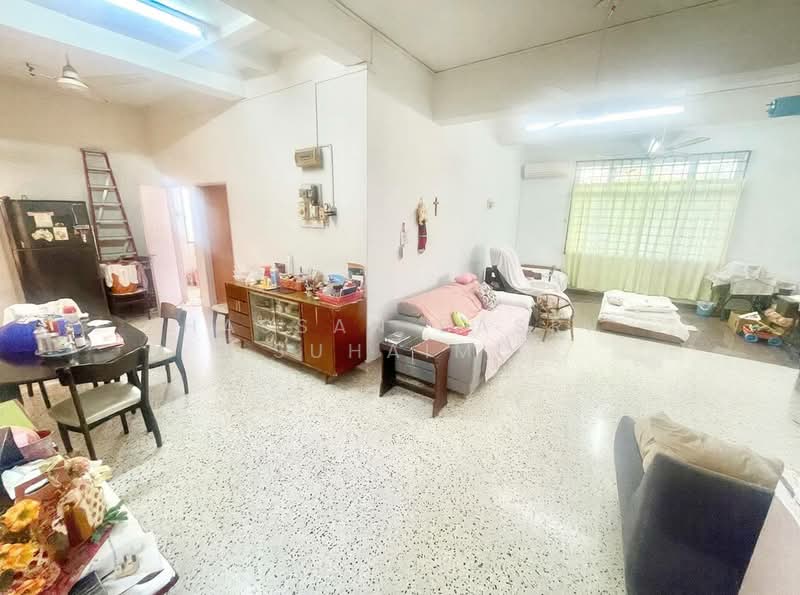 Bungalow for Sale in Seremban (Negeri Sembilan) - Hassan Basri Suhaimi - Living Room - PropertyGuru.com.my