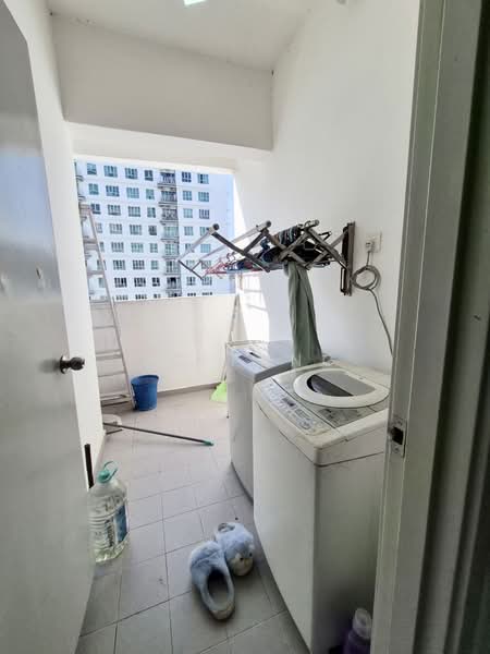 Kondominium untuk Dijual di The Golden Triangle Condominium - JC Tong - Balcony - PropertyGuru.com.my