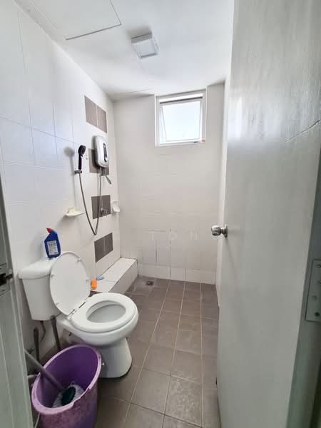 Kondominium untuk Dijual di The Golden Triangle Condominium - JC Tong - Bathroom - PropertyGuru.com.my