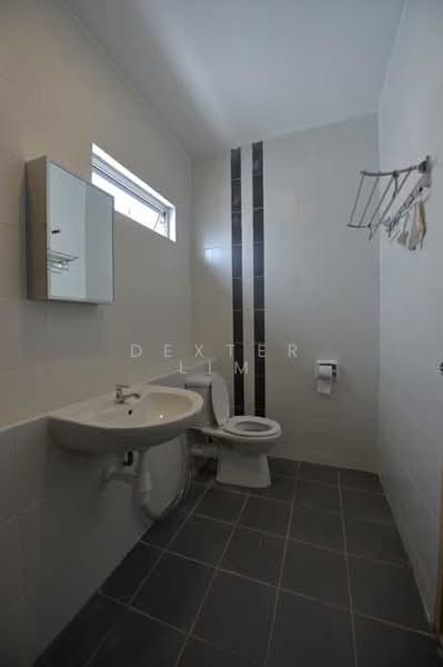 Servis Apartment untuk Disewa di D'Ambience Residences (Pangsapuri Ikatan Flora) - Dexter Lim - Bathroom - PropertyGuru.com.my