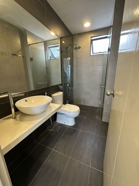 Servis Apartment untuk Disewa di Damai Hillpark - Elaine Loke - Bathroom - PropertyGuru.com.my