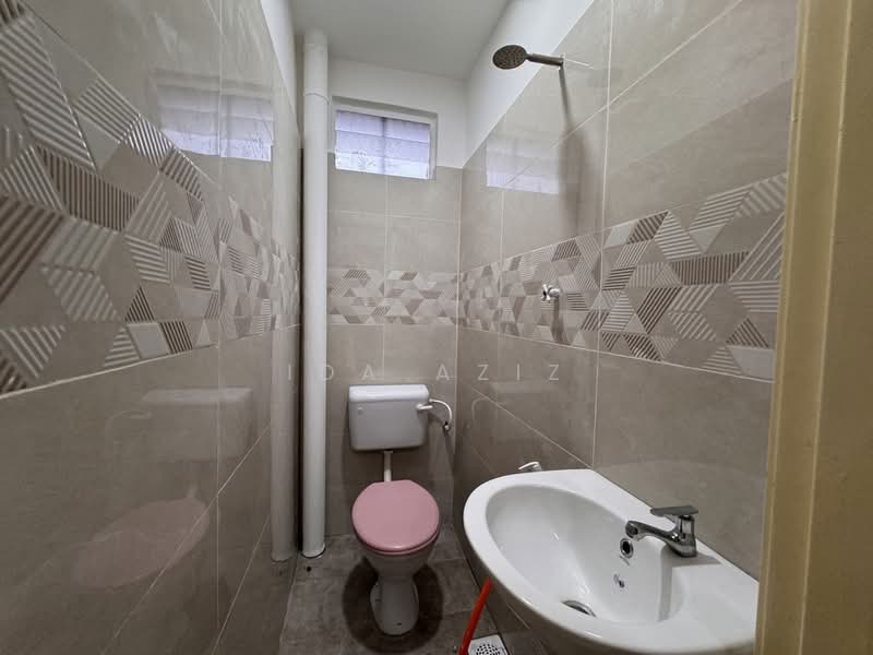 Rumah Teres 2 Tingkat untuk Dijual di Taman Bestari Indah (Ulu Tiram) - Ida Aziz - Bathroom - PropertyGuru.com.my