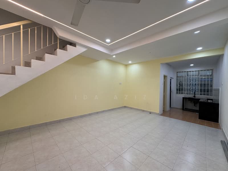 Rumah Teres 2 Tingkat untuk Dijual di Taman Bestari Indah (Ulu Tiram) - Ida Aziz - Living Room - PropertyGuru.com.my