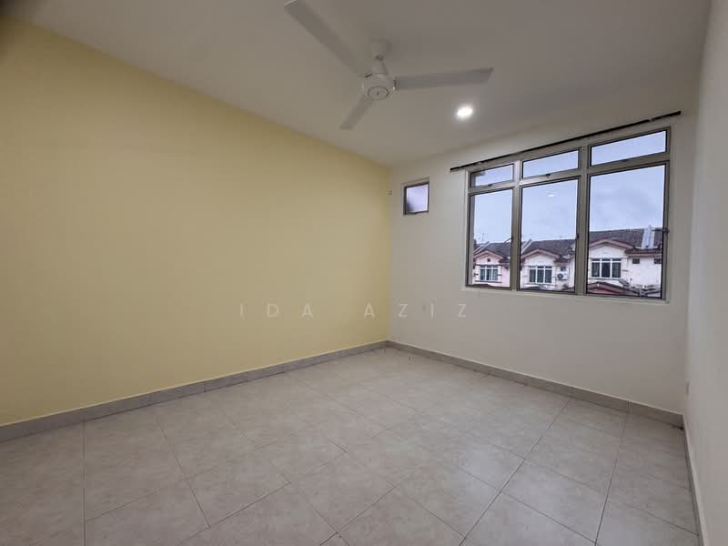 Rumah Teres 2 Tingkat untuk Dijual di Taman Bestari Indah (Ulu Tiram) - Ida Aziz - Interior - PropertyGuru.com.my