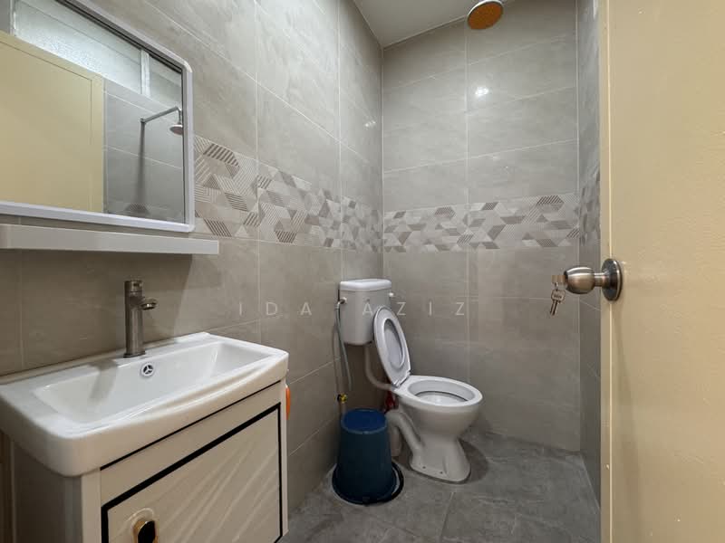 Rumah Teres 2 Tingkat untuk Dijual di Taman Bestari Indah (Ulu Tiram) - Ida Aziz - Bathroom - PropertyGuru.com.my