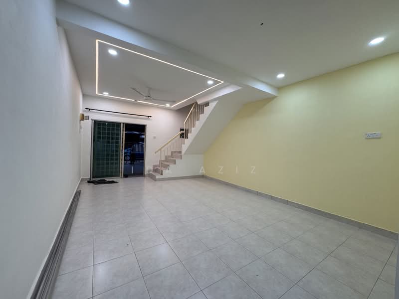 Rumah Teres 2 Tingkat untuk Dijual di Taman Bestari Indah (Ulu Tiram) - Ida Aziz - Living Room - PropertyGuru.com.my