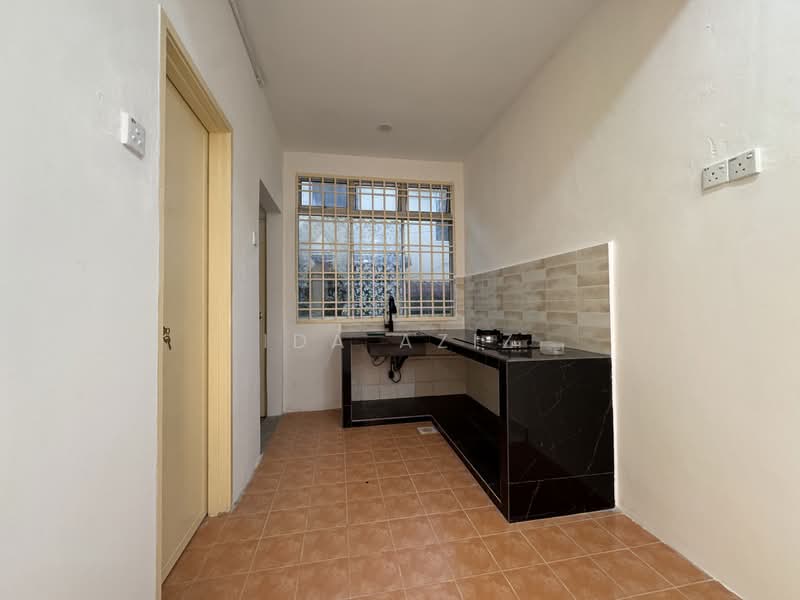 Rumah Teres 2 Tingkat untuk Dijual di Taman Bestari Indah (Ulu Tiram) - Ida Aziz - Kitchen - PropertyGuru.com.my