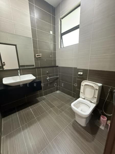Rumah Berkembar untuk Dijual di Taman Gaya (Ulu Tiram) - Bernice Gan - Bathroom - PropertyGuru.com.my