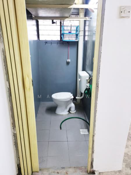Flat for Sale at Flat Pandan Indah 3/3 - Max Low - Bathroom - PropertyGuru.com.my