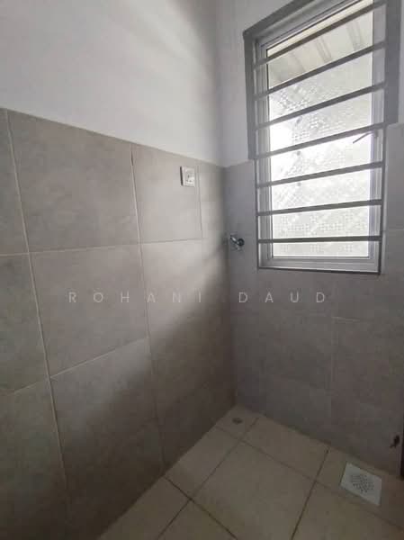 Rumah Teres 1 Tingkat untuk Disewa di Iringan Bayu (Seremban) - Rohani Daud - Bathroom - PropertyGuru.com.my