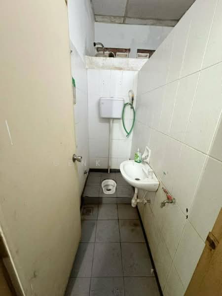 Kilang untuk Disewa di Permas Jaya (Johor) - Genki Yap - Bathroom - PropertyGuru.com.my
