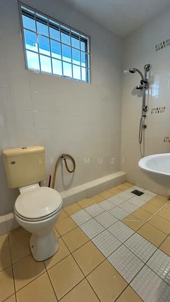 2-storey Terraced House for Sale in Bandar Seri Botani (Simpang Pulai) - Lee Muzi - Bathroom - PropertyGuru.com.my