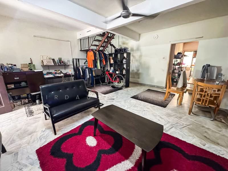 Rumah Teres 2 Tingkat untuk Dijual di TTDI Jaya (Shah Alam) - Firdaus Hamidun - Living Room - PropertyGuru.com.my