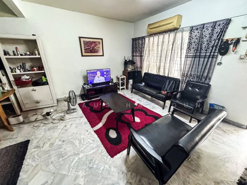 Rumah Teres 2 Tingkat untuk Dijual di TTDI Jaya (Shah Alam) - Firdaus Hamidun - Living Room - PropertyGuru.com.my