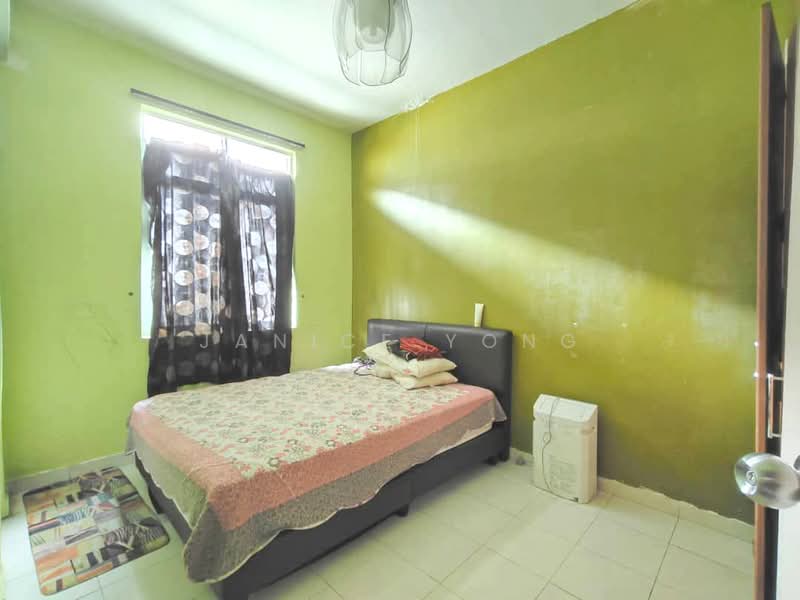 2-storey Terraced House for Sale in Bandar Putra (Kulai) - Janice Yong - Bedroom - PropertyGuru.com.my