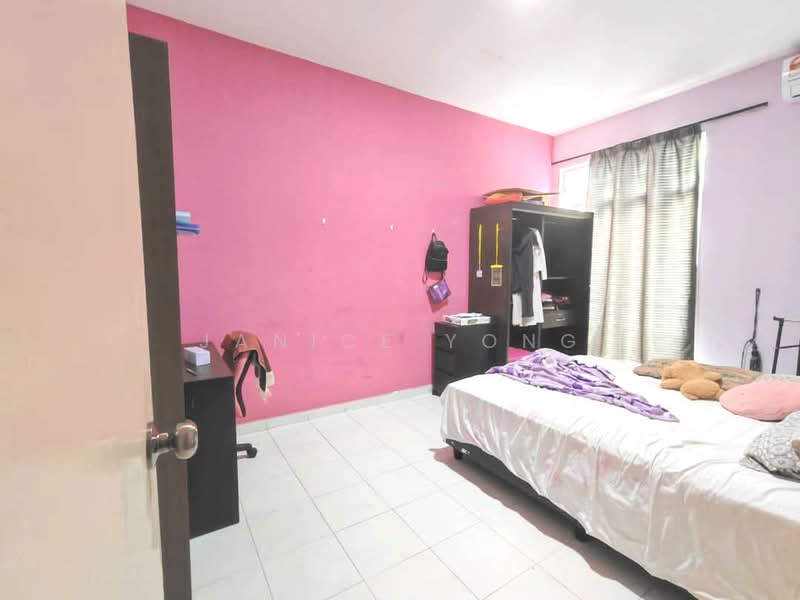 2-storey Terraced House for Sale in Bandar Putra (Kulai) - Janice Yong - Bedroom - PropertyGuru.com.my