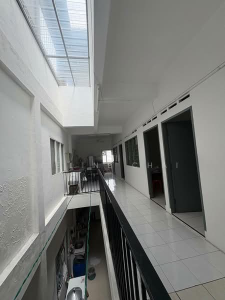 Shop / Office for Sale in Kampung Paya (Kluang) - Celine Chai - Corridor - PropertyGuru.com.my