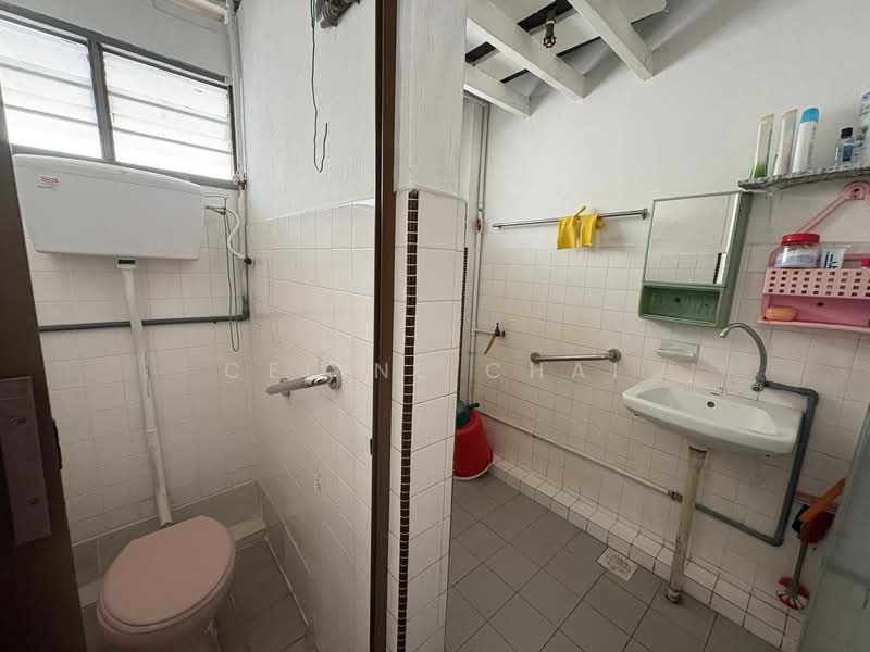 Shop / Office for Sale in Kampung Paya (Kluang) - Celine Chai - Bathroom - PropertyGuru.com.my
