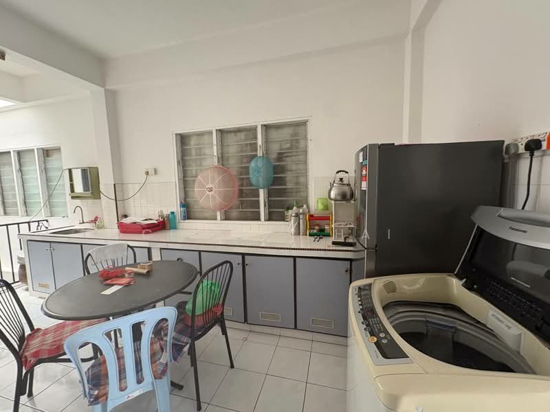Shop / Office for Sale in Kampung Paya (Kluang) - Celine Chai - Kitchen - PropertyGuru.com.my