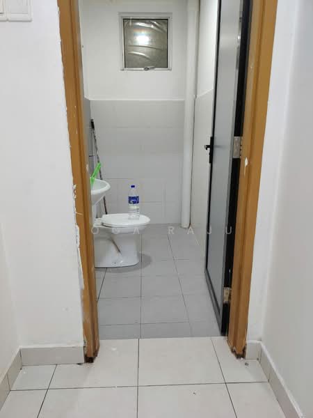 Pangsapuri untuk Disewa di Azaria - Loga Raju - Bathroom - PropertyGuru.com.my