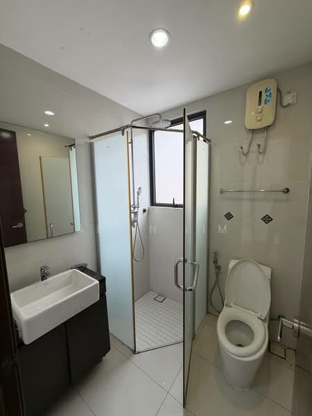 Condominium for Sale at Bay Laurel @ Country Garden Danga Bay - Alvin Lim - Bathroom - PropertyGuru.com.my