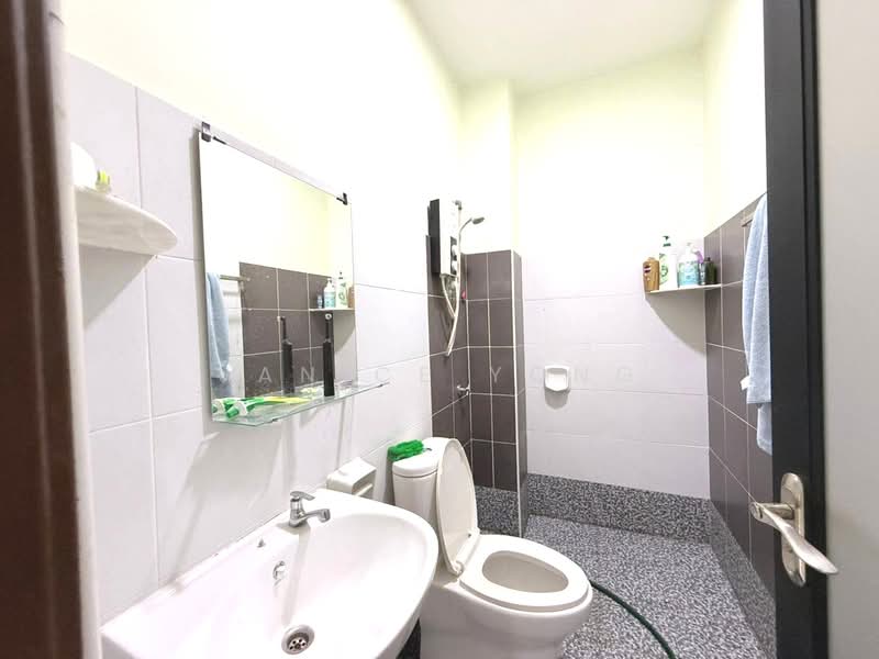 Rumah Teres 2 Tingkat untuk Dijual di Nusantara Prima (Gelang Patah) - Janice Yong - Bathroom - PropertyGuru.com.my