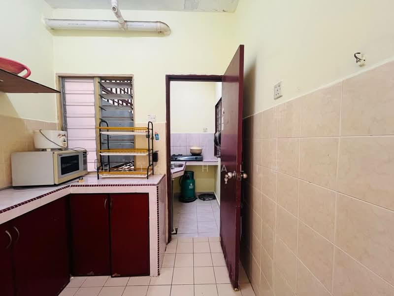 Flat for Rent at Rumah Pangsa Nilam Sari - Hairi Halim - Kitchen - PropertyGuru.com.my