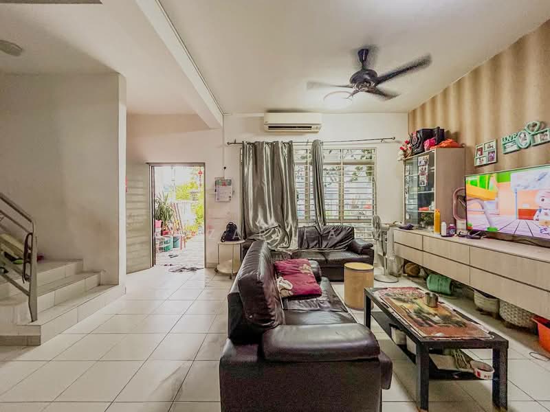 2-storey Terraced House for Sale in Puncak Alam (Selangor) - Amzar Faiz - Living Room - PropertyGuru.com.my