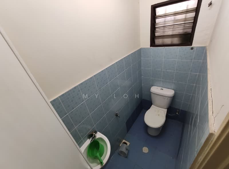 Semi-Detached House for Sale in Taman Selayang Mutiara (Selayang) - MY Loh - Bathroom - PropertyGuru.com.my