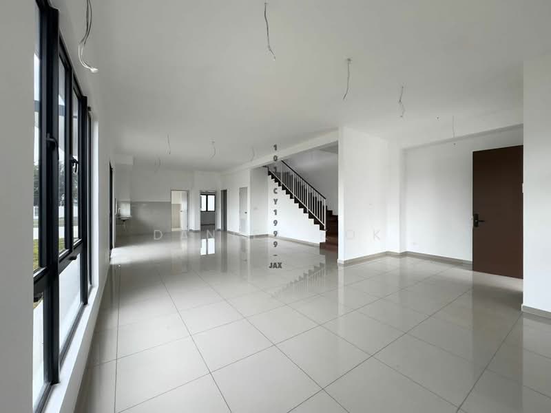 2-storey Terraced House for Sale in Setia Indah (Setia Alam) - Daniel Kok - Living Room - PropertyGuru.com.my