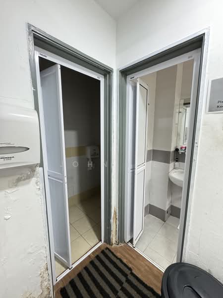 Shop for Sale in Sunway Damansara (Kota Damansara) - John Lee - Bathroom - PropertyGuru.com.my