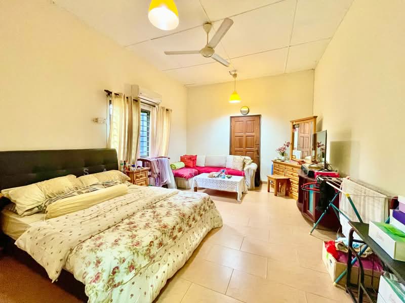 Bungalow for Sale in Kampung Tunku (Petaling Jaya) - Sabirin Ahmad - Bedroom - PropertyGuru.com.my