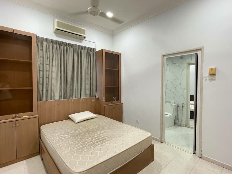 Bungalow for Rent in Orna Golf & Country Club (Bemban) - Aaden Lim - Bedroom - PropertyGuru.com.my
