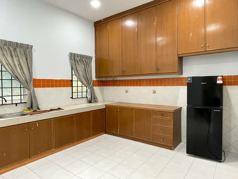 Bungalow for Rent in Orna Golf & Country Club (Bemban) - Aaden Lim - Kitchen - PropertyGuru.com.my