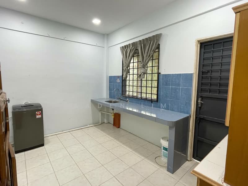 Bungalow for Rent in Orna Golf & Country Club (Bemban) - Aaden Lim - Kitchen - PropertyGuru.com.my