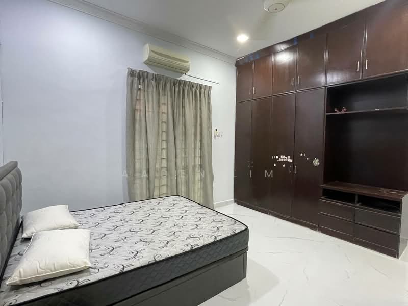 Bungalow for Rent in Orna Golf & Country Club (Bemban) - Aaden Lim - Bedroom - PropertyGuru.com.my