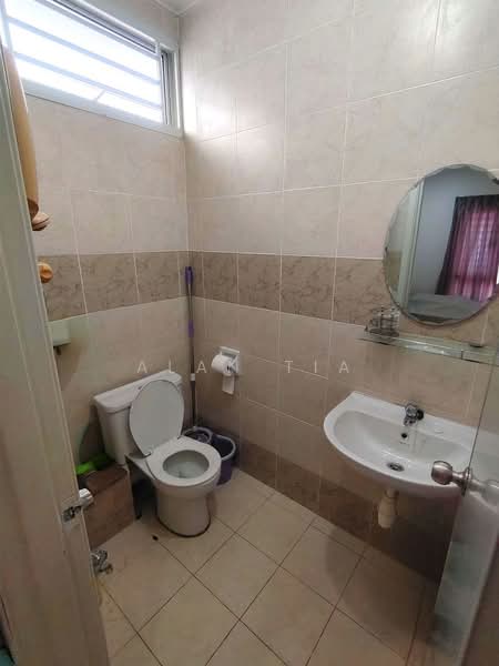 Rumah Teres 2.5 Tingkat untuk Dijual di Taman Setia Indah (Tebrau) - Alan Tia - Bathroom - PropertyGuru.com.my