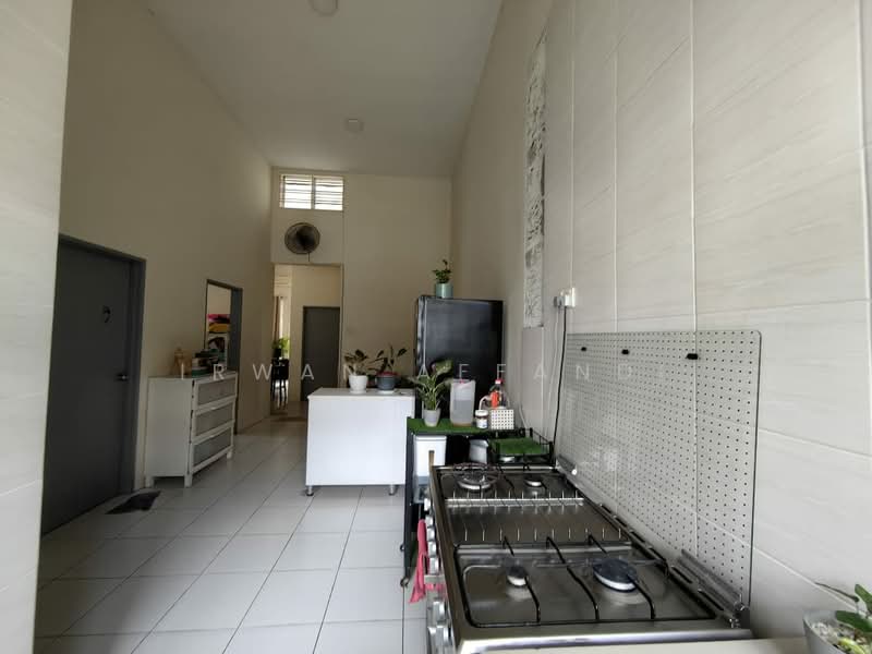 Semi-Detached House for Sale in Bandar Saujana Putra (Tanjong Duabelas) - Irwan Affandi - Kitchen - PropertyGuru.com.my