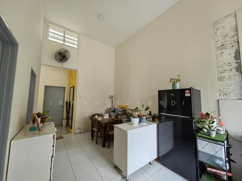 Semi-Detached House for Sale in Bandar Saujana Putra (Tanjong Duabelas) - Irwan Affandi - Kitchen - PropertyGuru.com.my