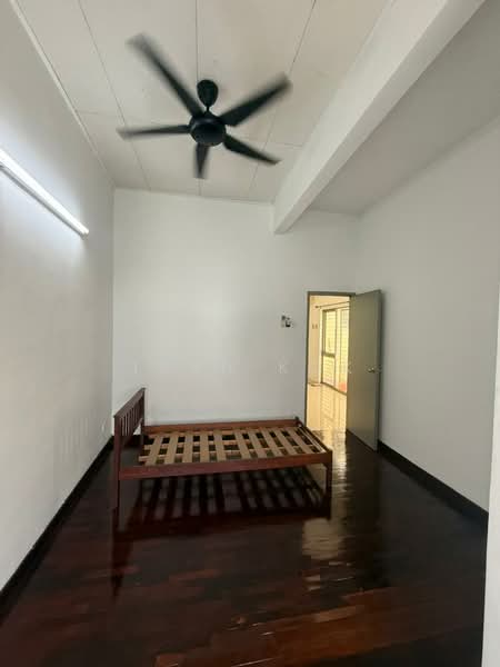 Rumah Bandar untuk Disewa di Kampung Sungai Kayu Ara (Petaling Jaya) - Ivan Kok - Bedroom - PropertyGuru.com.my