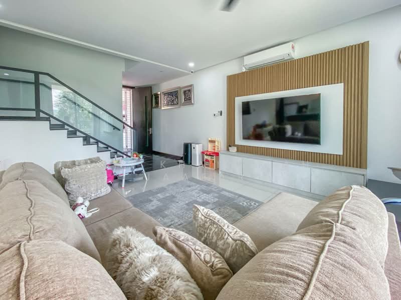 3-storey Terraced House for Sale in Shah Alam (Selangor) - SITI KHAIRIYAH JAAFAR - Living Room - PropertyGuru.com.my