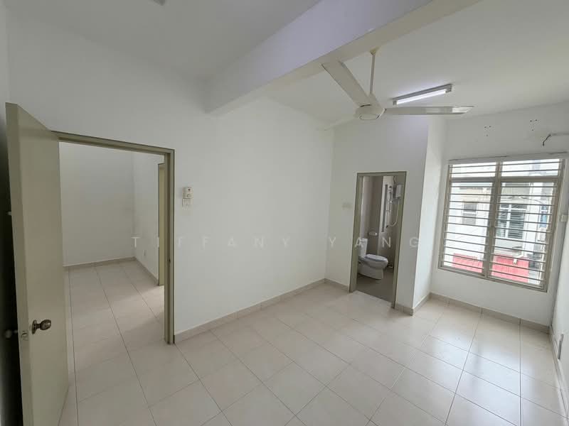 Rumah Teres 2 Tingkat untuk Dijual di Kota Emerald (Rawang) - Tiffany Yang - Bedroom - PropertyGuru.com.my