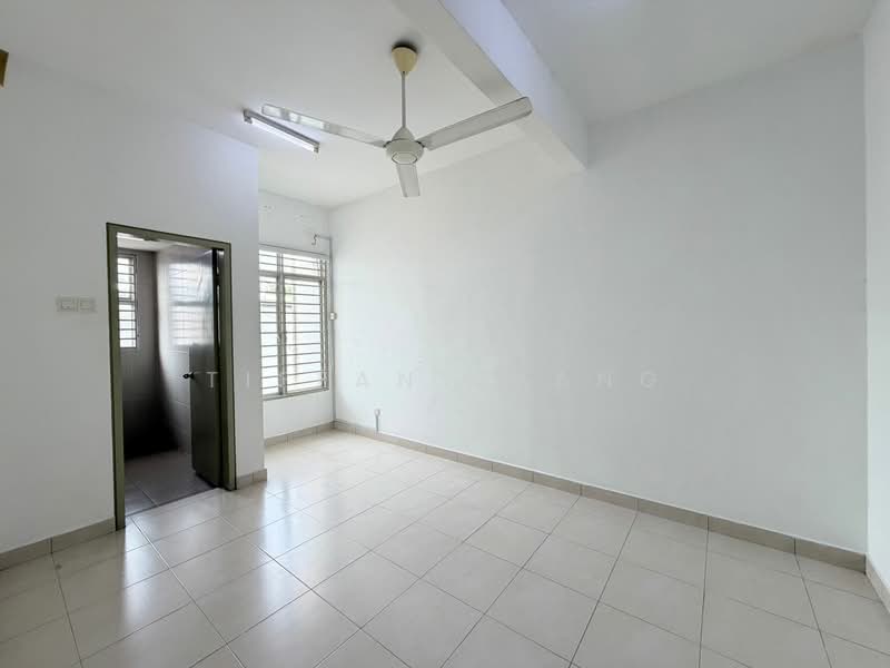 Rumah Teres 2 Tingkat untuk Dijual di Kota Emerald (Rawang) - Tiffany Yang - Bedroom - PropertyGuru.com.my