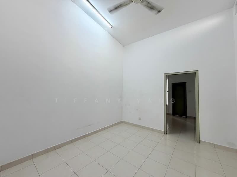 Rumah Teres 2 Tingkat untuk Dijual di Kota Emerald (Rawang) - Tiffany Yang - Upstair Living Hall - PropertyGuru.com.my