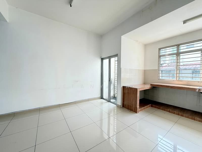 Rumah Teres 2 Tingkat untuk Dijual di Kota Emerald (Rawang) - Tiffany Yang - Kitchen - PropertyGuru.com.my