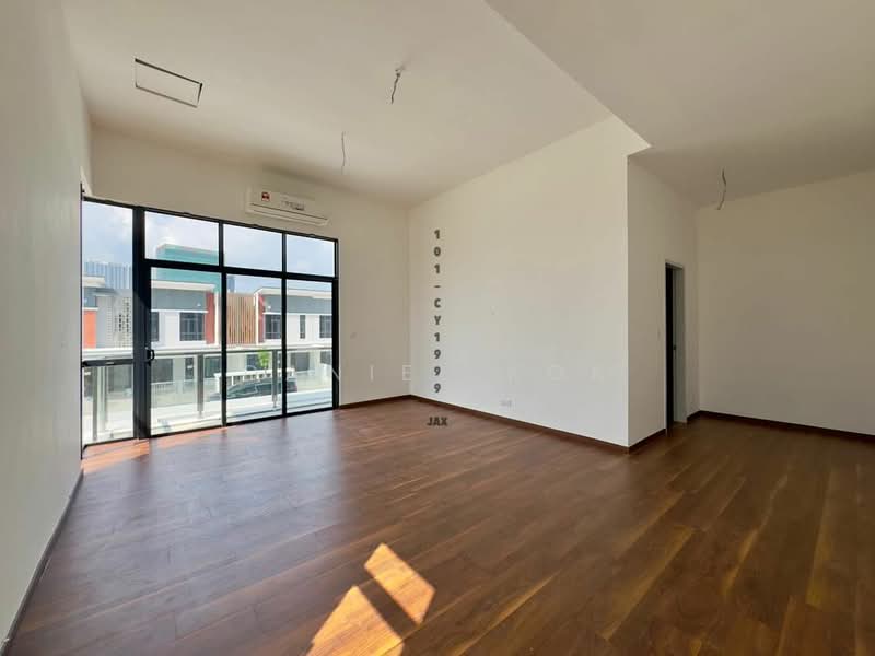 2-storey Terraced House for Sale in Setia Indah (Setia Alam) - Daniel Kok - Living Room - PropertyGuru.com.my