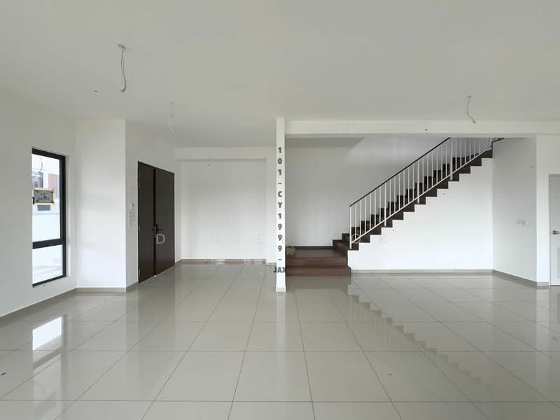 2-storey Terraced House for Sale in Setia Indah (Setia Alam) - Daniel Kok - Living Room - PropertyGuru.com.my